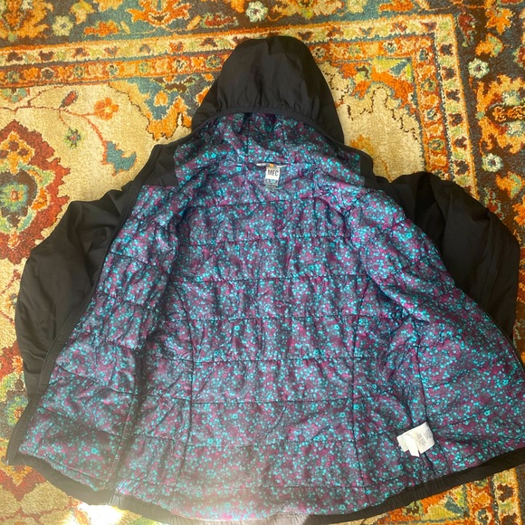 Women’s black MEC jacket - Picture 2 of 3
